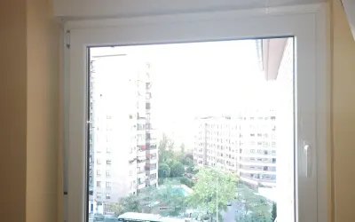 Mejores marcas de ventanas de PVC: comparativa con fichas oficiales, qué dice la OCU y por qué Kömmerling