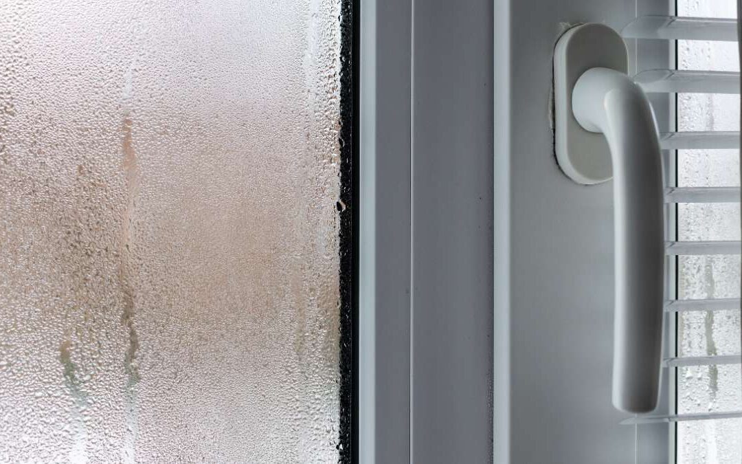 ¿Por qué sucede la condensación en las ventanas?